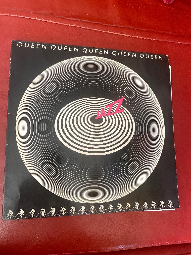 Queen : Jazz + Poster ( lp vinyl), Cd's en Dvd's, Vinyl | Rock, Inclusief binnenhoes, Ophalen of Verzenden, Zo goed als nieuw