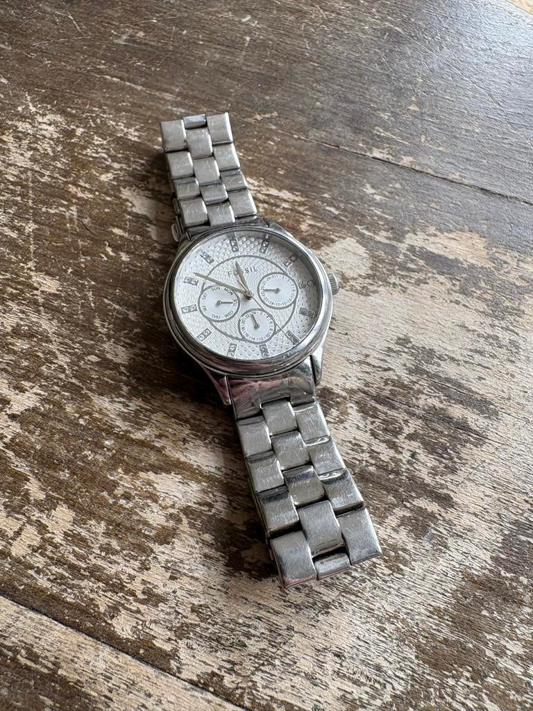 Stijlvol Fossil horloge - Zilverkleurig met stalen band, Sieraden, Tassen en Uiterlijk, Horloges | Dames, Gebruikt, Staal, Fossil