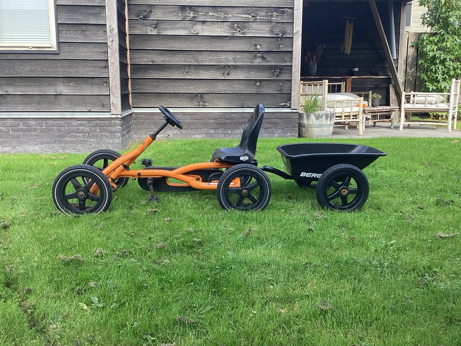 Berg skelter Buddy met aanhanger - voorbanden versleten