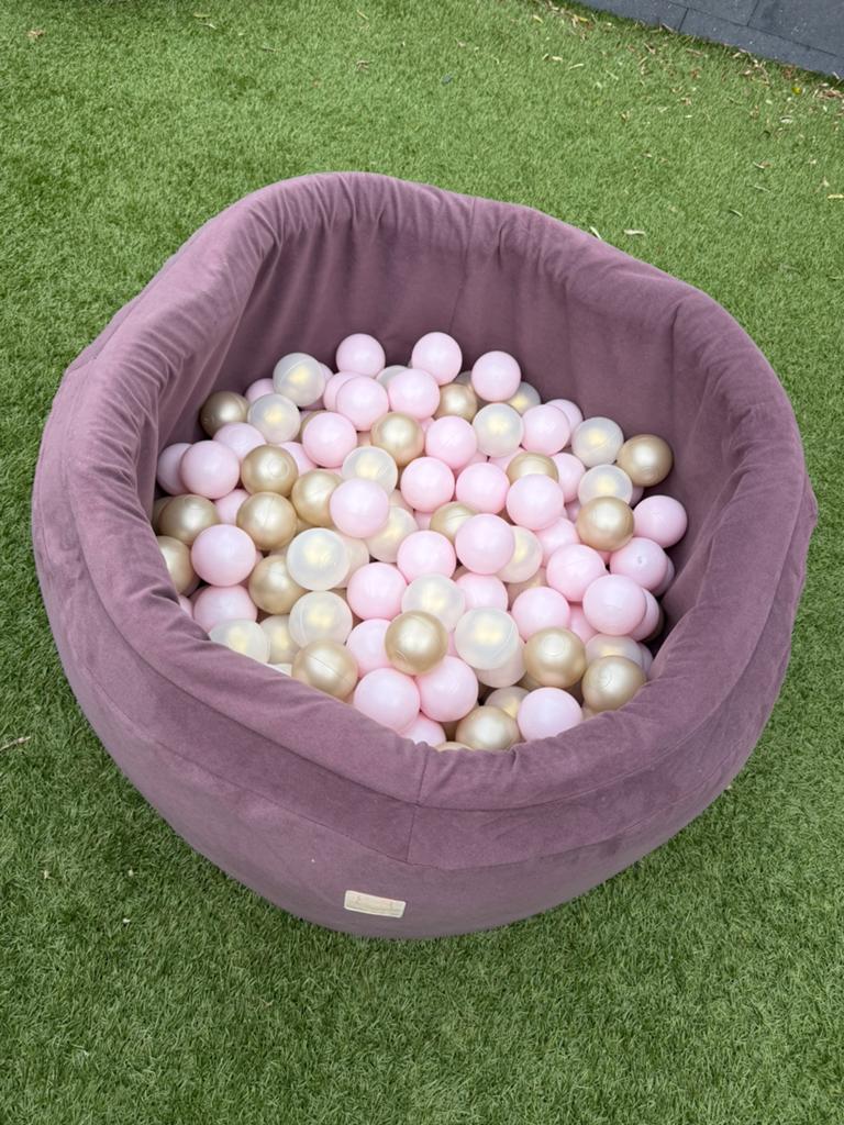 Mooie Misioo ballenbak met +/- 500 ballen, Ophalen, Zo goed als nieuw, Meisje