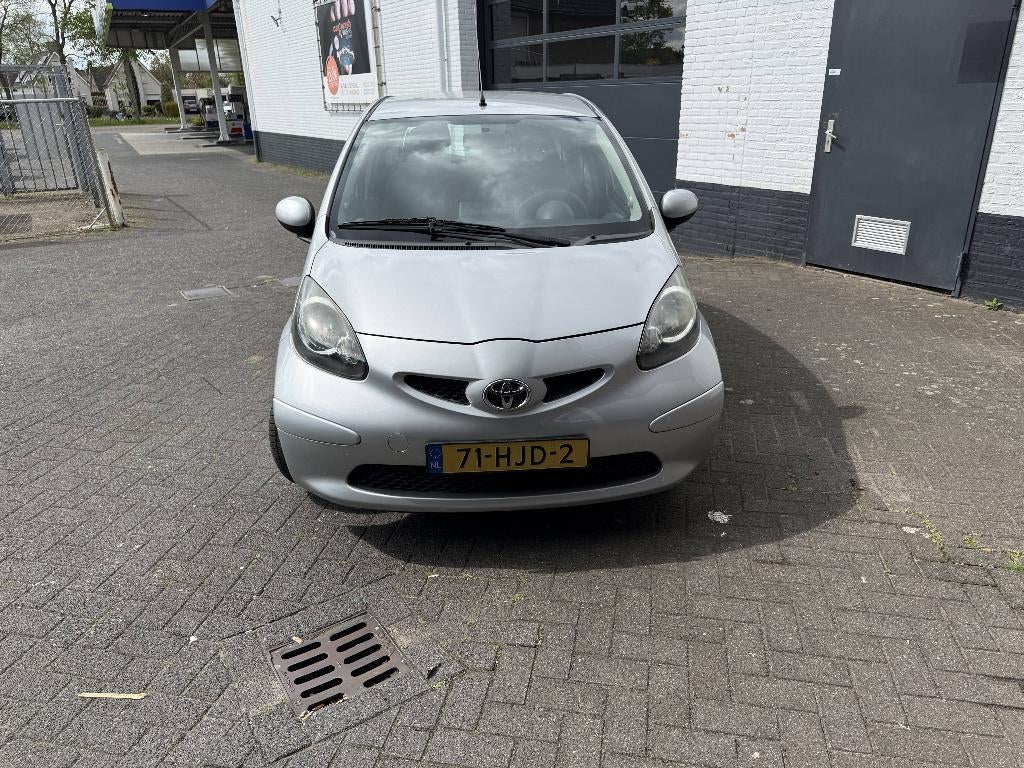 Toyota Aygo 1.0 12V Vvt-i 5DRS 12-2008 Grijs, Auto's, Toyota, Voorwielaandrijving, Euro 5, Stof, 4 stoelen
