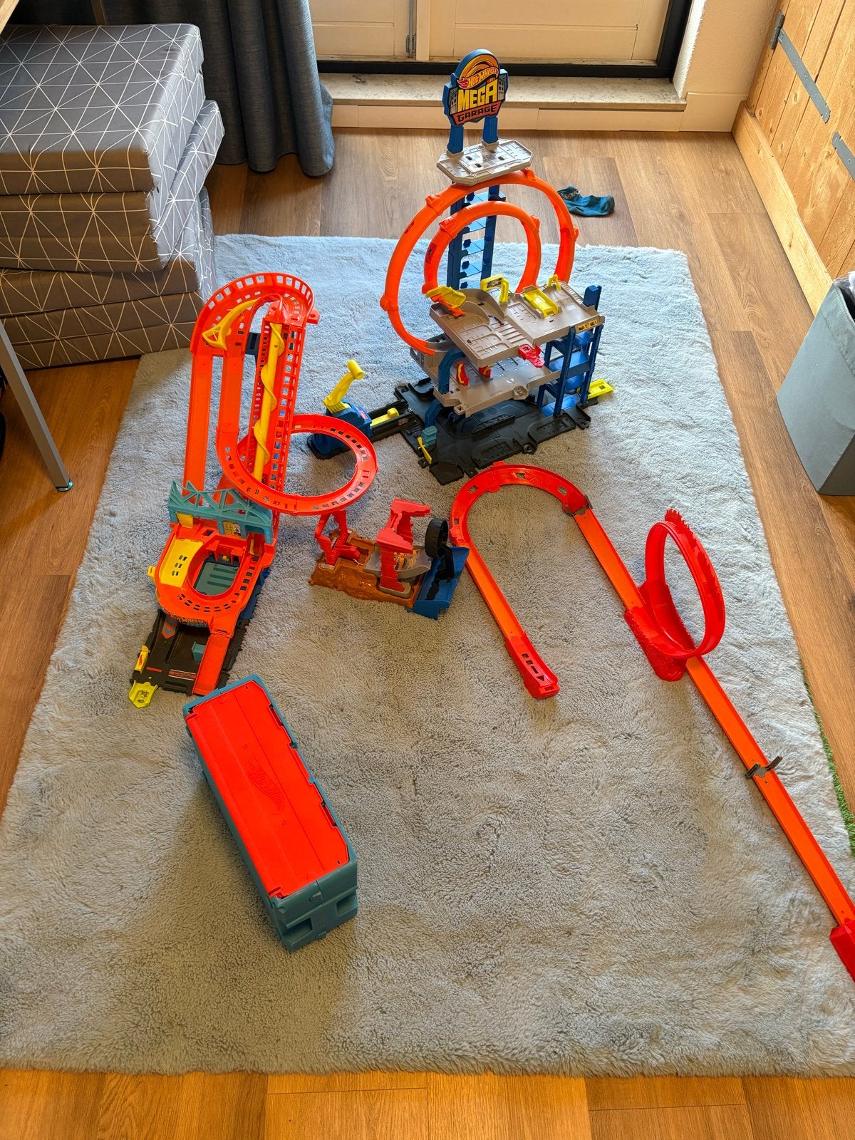 Hot Wheels Mega Garage met Monster Trucks en auto's, Ophalen of Verzenden, Zo goed als nieuw