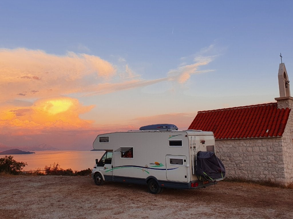 Chausson Welcome 26 alkoof camper, stapelbed, 6p, Ford, Raamblindering, Alkoof, Ringverwarming, Ford