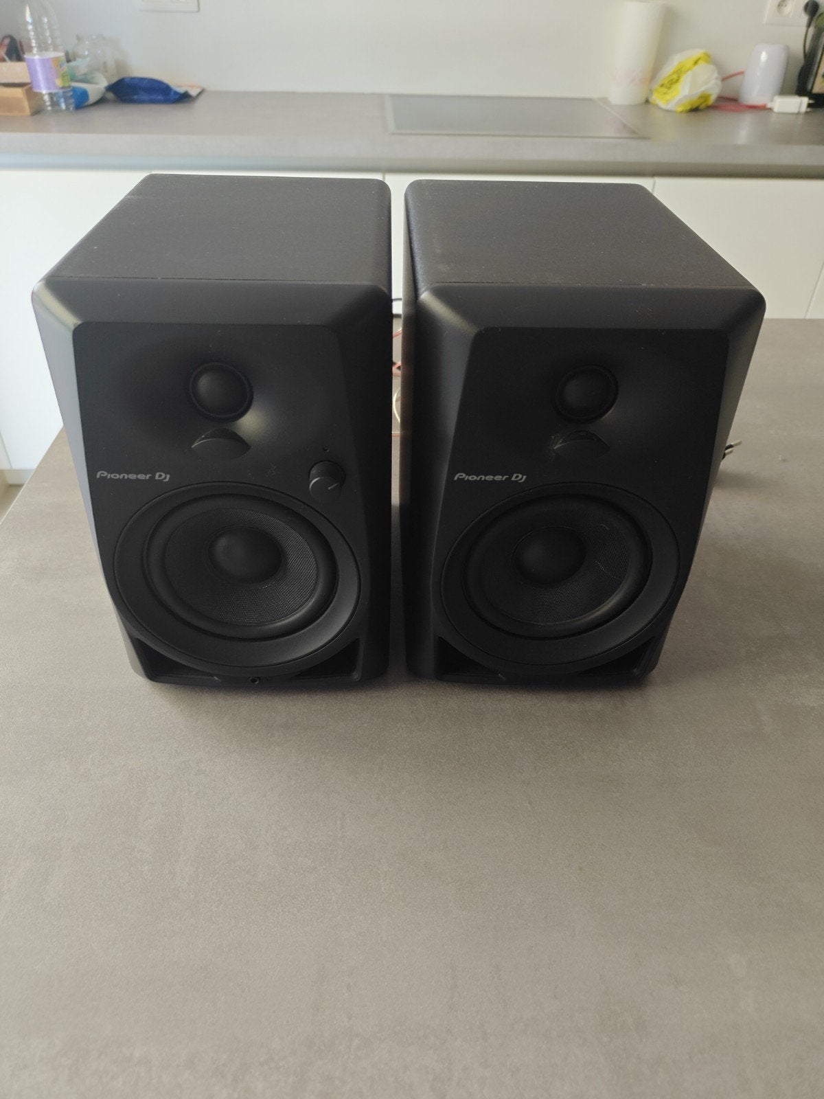 Pioneer DJ DM-40 Studiomonitoren - Zo goed als nieuw, Audio, Tv en Foto, Luidsprekers, Ophalen, Studiomonitor, Inclusief kabels