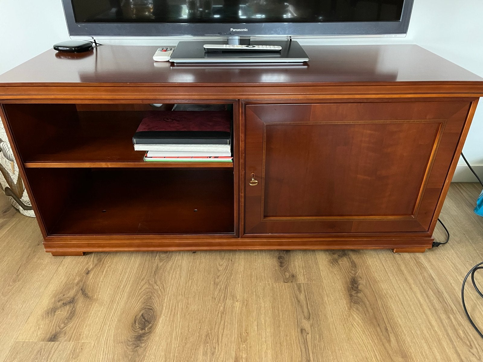Kersenhouten TV-meubel met opbergruimte, Huis en Inrichting, Ophalen, Gebruikt, 100 tot 150 cm, Minder dan 100 cm