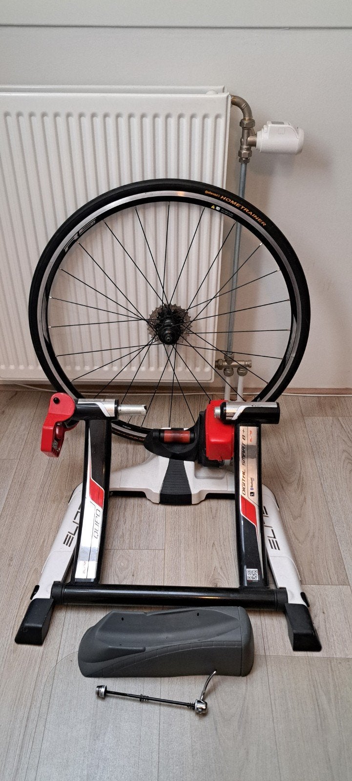 Elite Qubo Digital Smart B+ fietstrainer (224 uur gebruikt), Fietsen en Brommers, Fietsonderdelen, Ophalen, Gebruikt, Overige typen