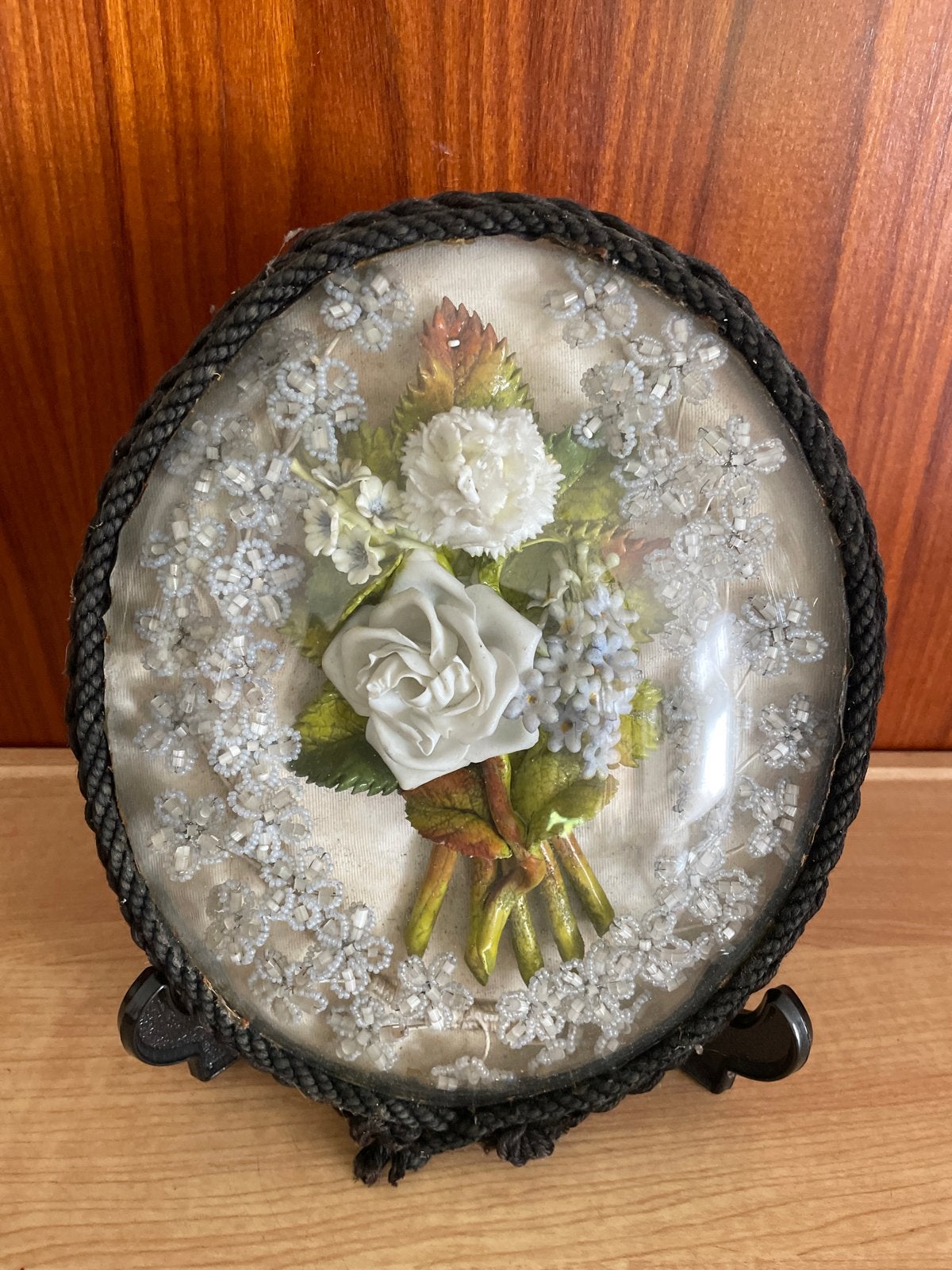 Antieke Rouw Krans met Porseleinen Bloemen en Kralen, Ophalen
