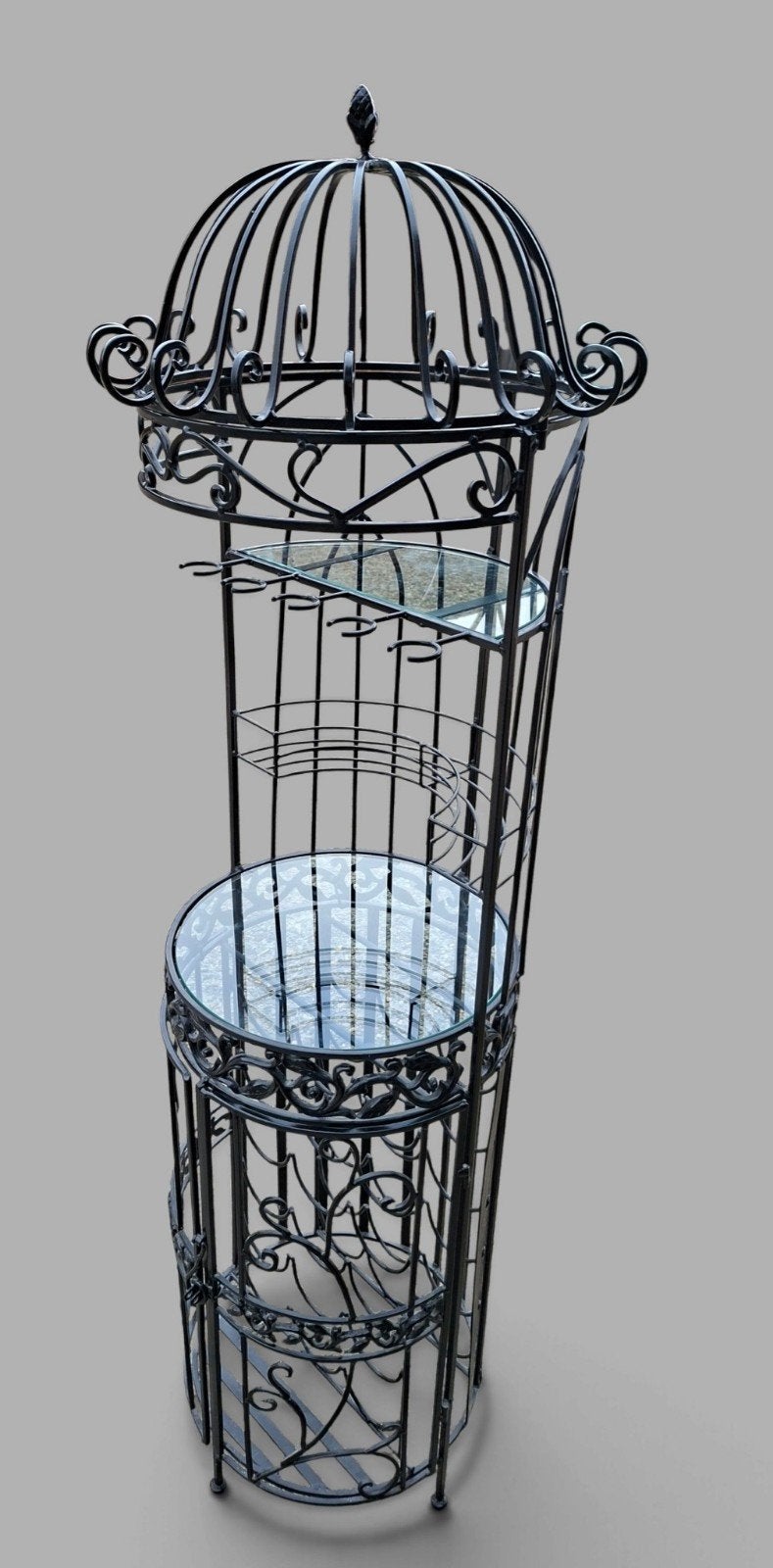 Klassieke metalen wijnrek afm: 50cm rond en 160cm hoog., Ophalen of Verzenden, Metaal