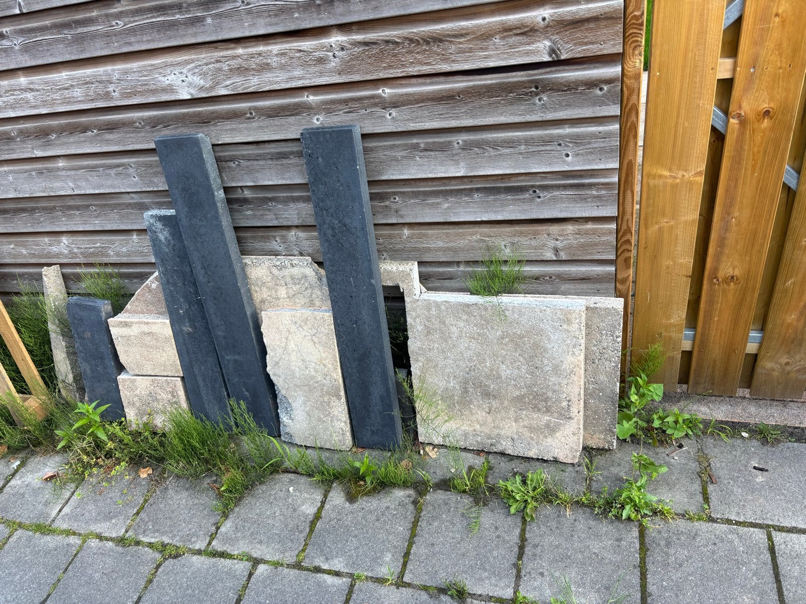 Diverse tegels en palen voor tuin of bestrating, Doe-het-zelf en Verbouw, Tegels, Ophalen, Gebruikt, Minder dan 5 m², 20 tot 40 cm