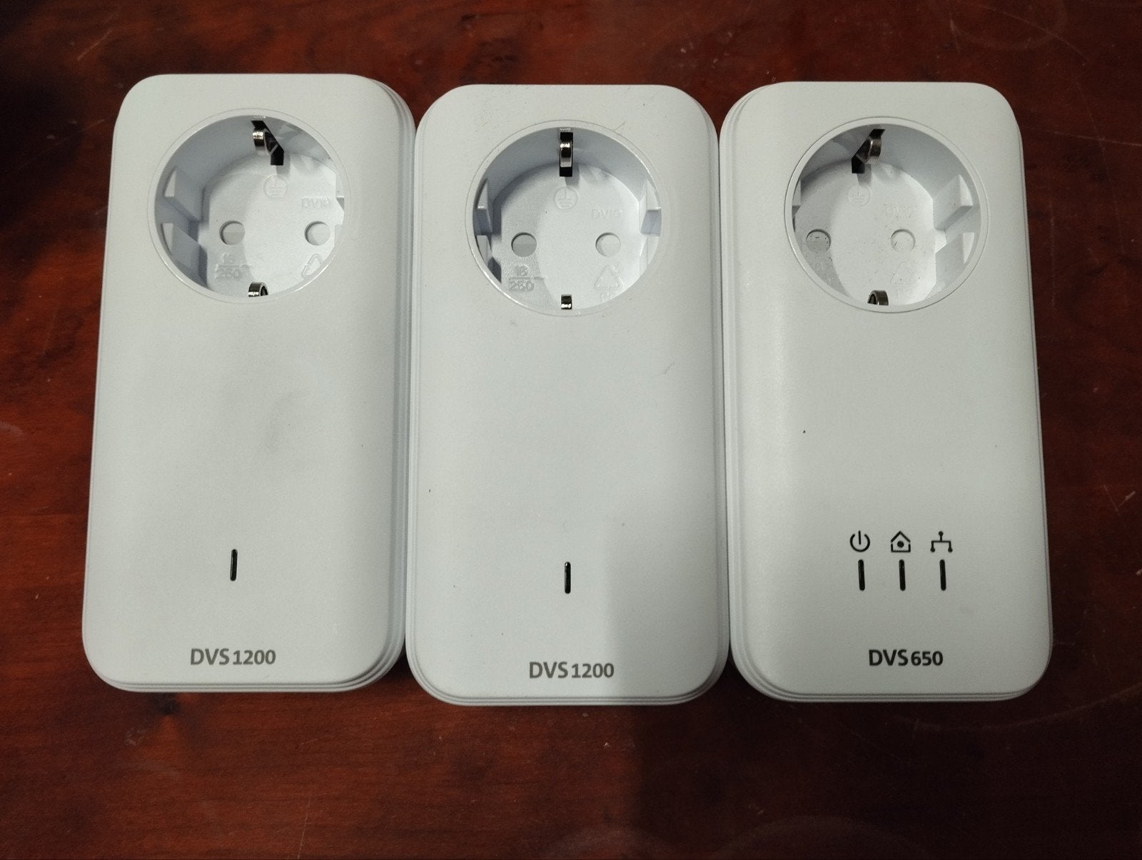 2x DVS1200 + DVS650 Powerline Adapters voor KPN TV - ZGAN, Ophalen of Verzenden, Zo goed als nieuw, Router, Devolo