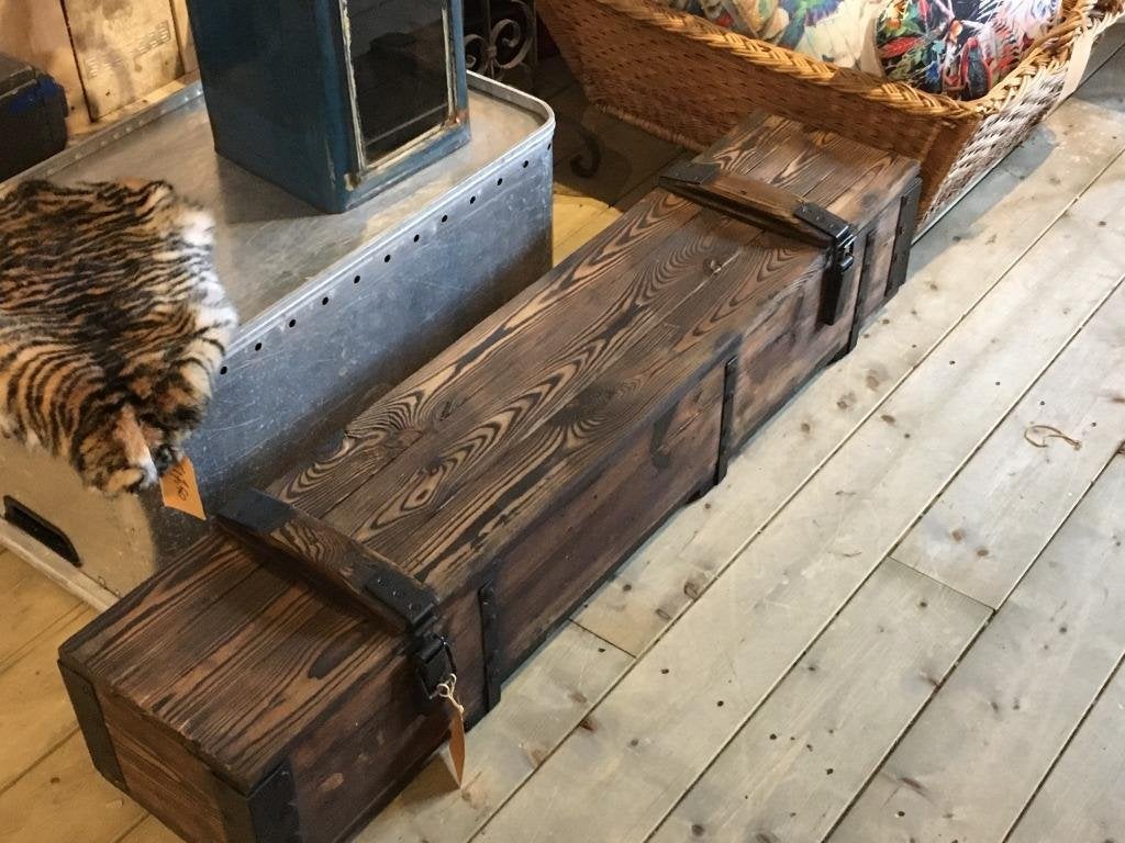 Foto 15 van Hele gave gebrande en geborstelde houten legerkisten