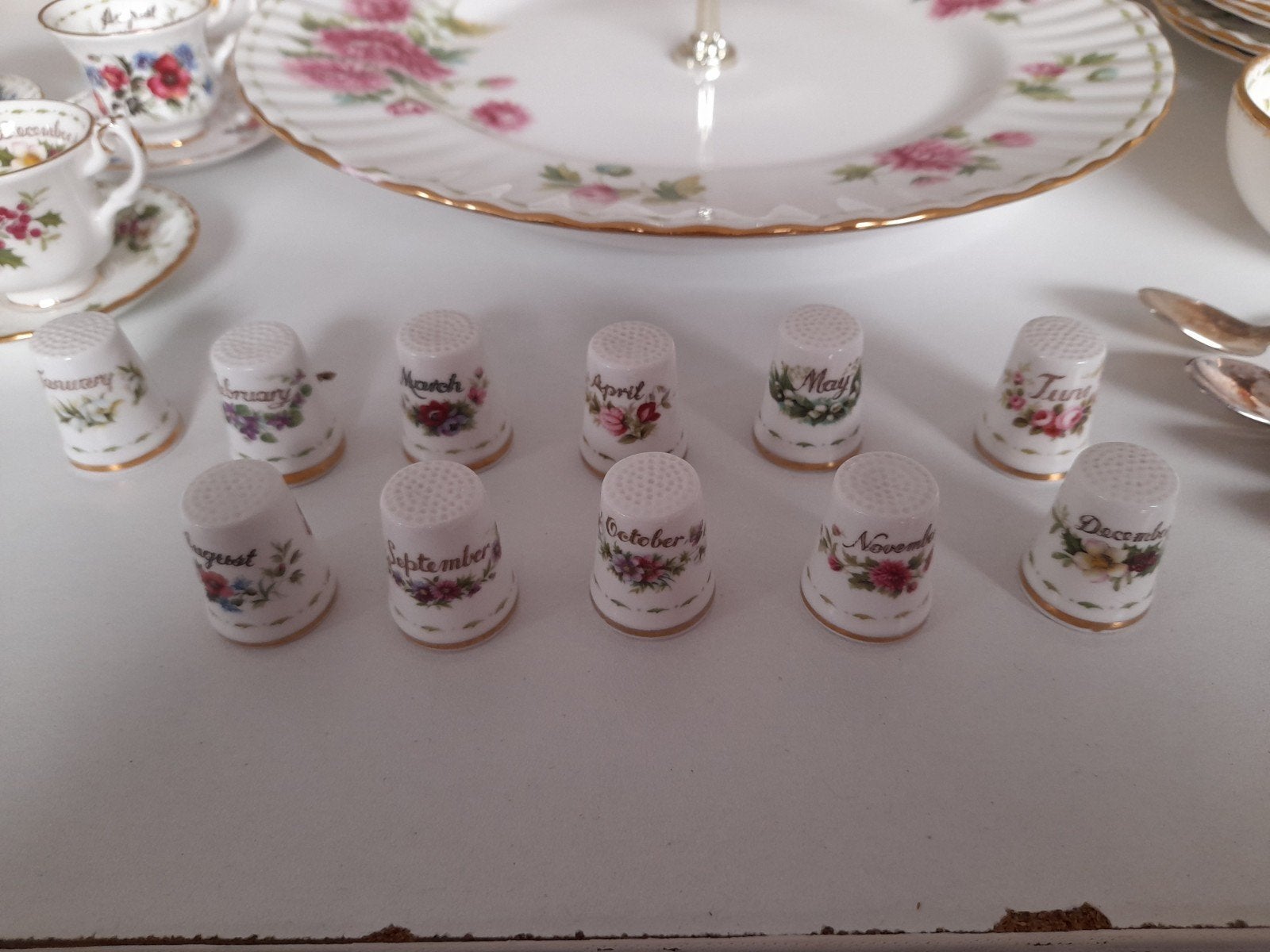 Royal albert flower of the month vinger hoedjes 10.00 p.s, Antiek en Kunst, Ophalen of Verzenden