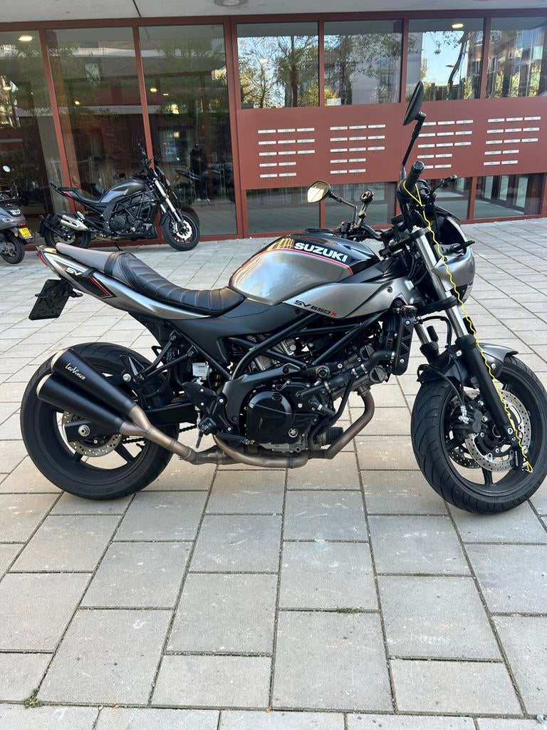 Suzuki SV 650 XA - Zeer compleet en goed onderhouden, Motoren, 2 cilinders, Sportuitlaat, Motorrijbewijs A, Gebruikt