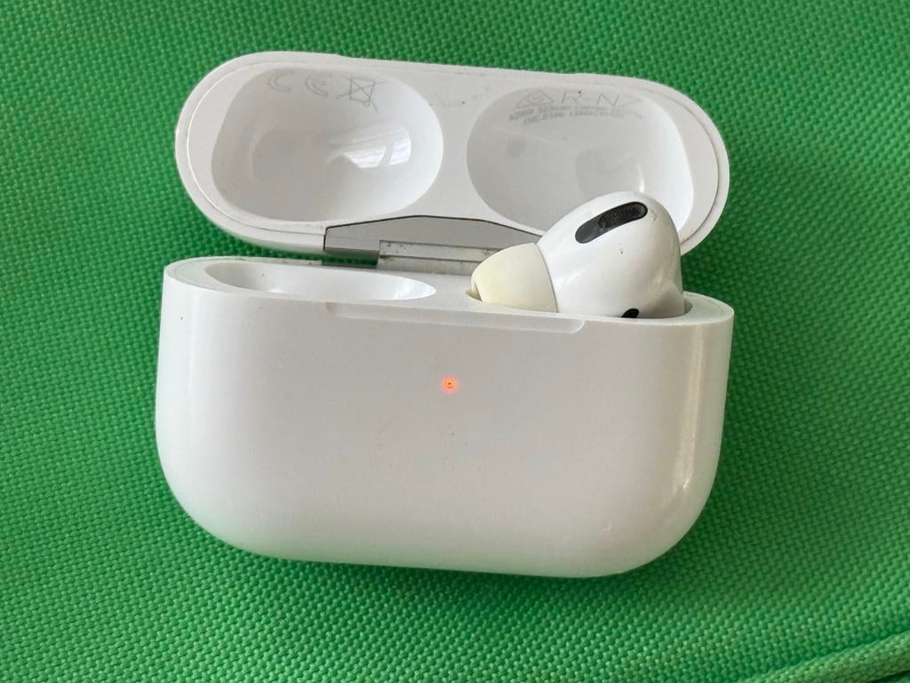 Airpod Pro 1 rechter oortje + oplaadcase, Gebruikt, In gehoorgang (in-ear), Bluetooth, Ophalen of Verzenden