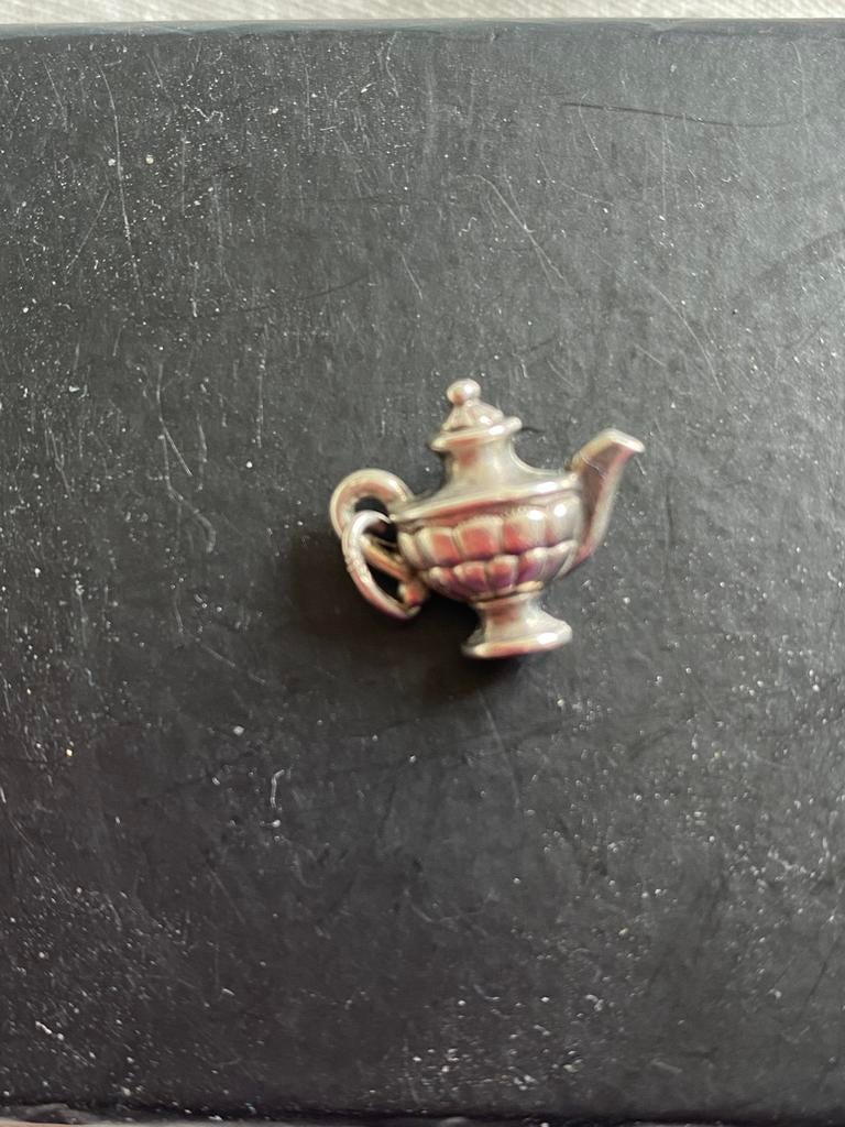 Prachtige zilveren bedel engelse theepot, Overige merken, Ophalen of Verzenden, Zo goed als nieuw, 4 bedels of meer