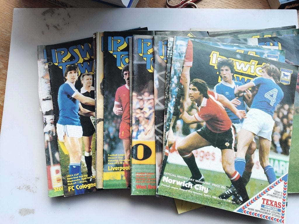 32 x !!!  Ipswich Town Official Match Day Magazine, Boeken, Ophalen of Verzenden