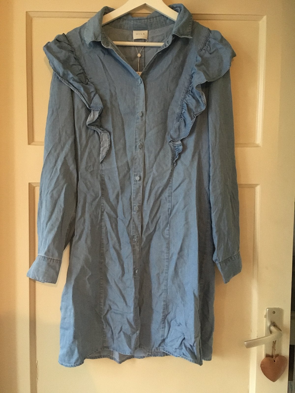 VILA spijkerjurk met ruches - maat 38 - nieuw met kaartjes, Kleding | Dames, Ophalen of Verzenden, Nieuw, Maat 38/40 (M), Blauw