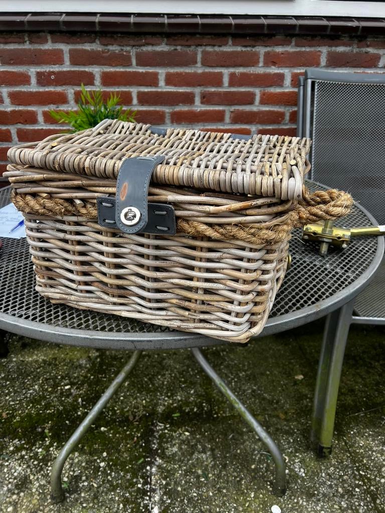 Rieten fietsmand, Ophalen, Zo goed als nieuw