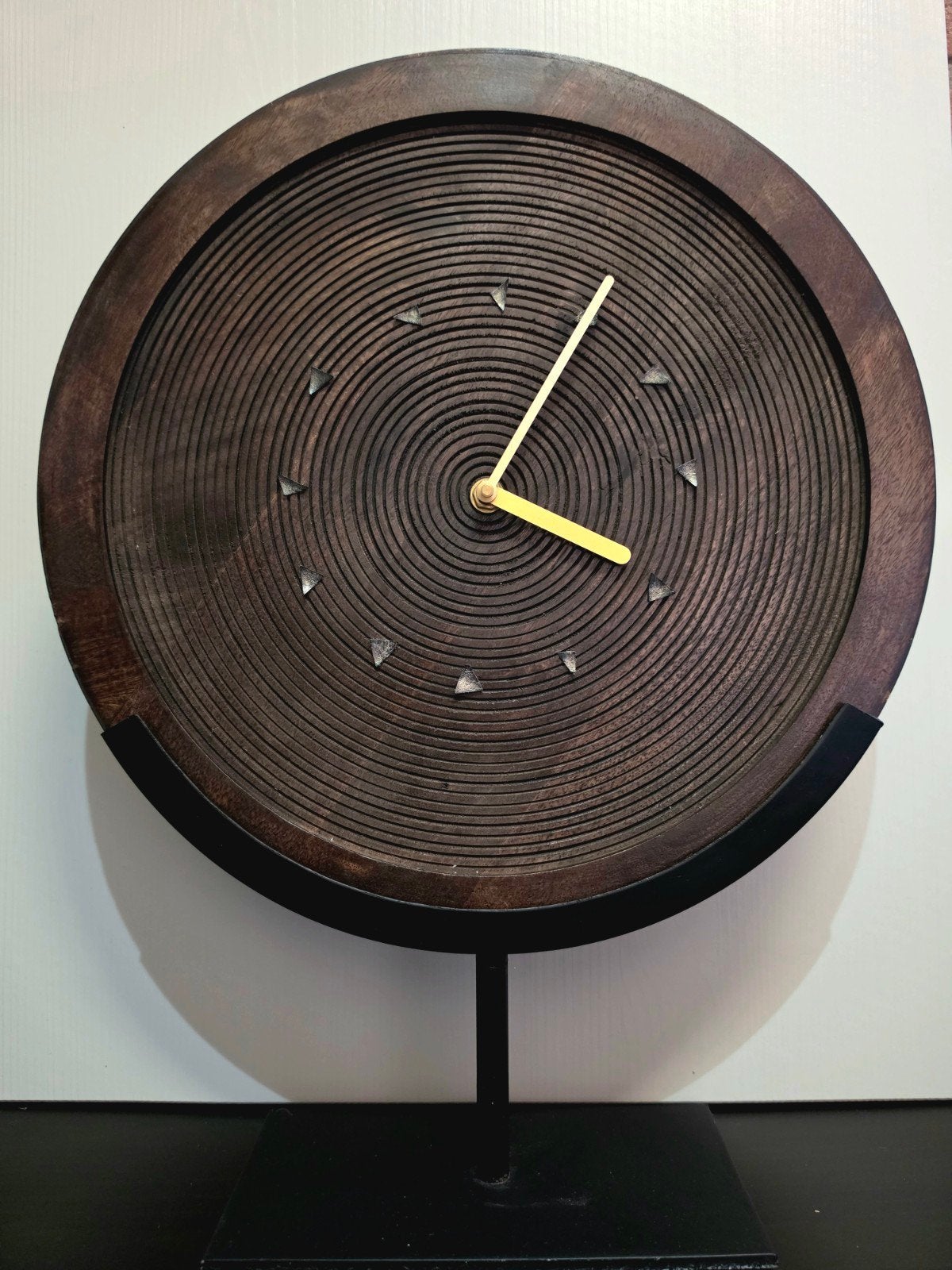Houten Kamudi klok op voet. Light&Living, Bruin, Analoog, Ophalen of Verzenden, Zo goed als nieuw