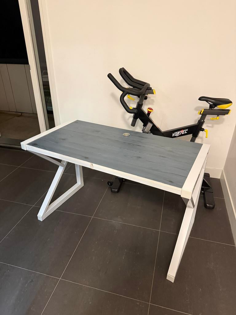 Bureau in nieuwstaat, Huis en Inrichting, Bureaus, Ophalen, Zo goed als nieuw