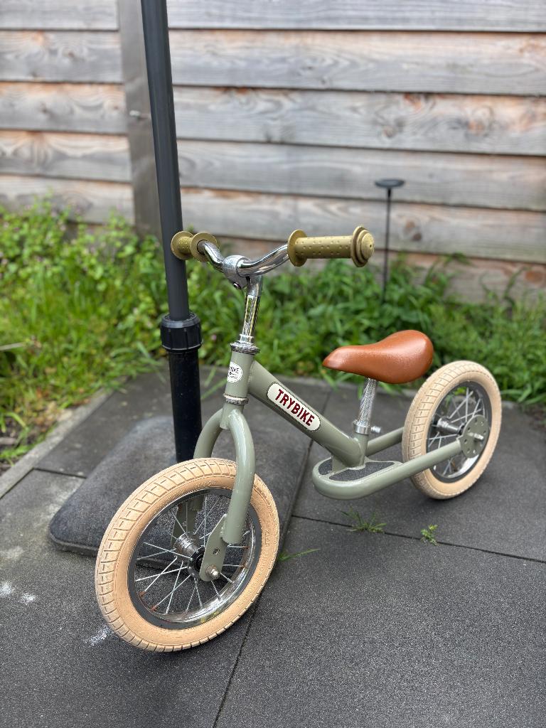 Loopfiets kinderfiets Trybike olijfgroen, Fietsen en Brommers, Fietsen | Kinderfietsjes, Ophalen, Gebruikt, Minder dan 16 inch