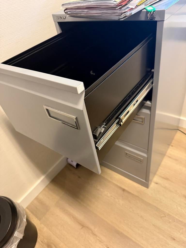 Metalen Archiefkast met 3 Lades - Grijs, Minder dan 50 cm, Gebruikt, 100 tot 150 cm, Meerdere deuren