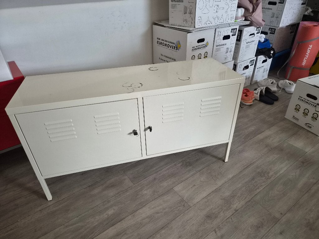 2 stalen ikea kasten  1 x rood 1 x creme, Ophalen, 50 tot 100 cm, Minder dan 100 cm, Metaal