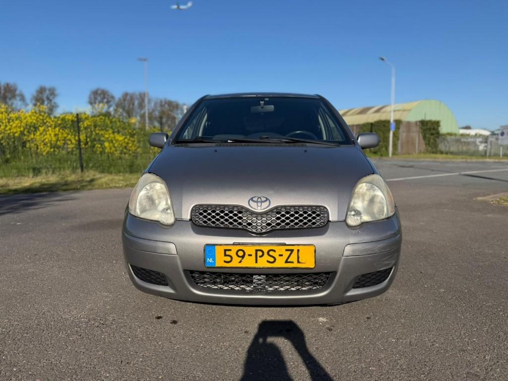 Toyota Yaris 1.3 16V Vvti 5DR AUT 2004 Grijs, Airbags, 31 €/maand, 4 cilinders, 400 kg