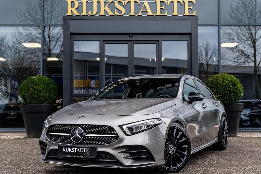 Mercedes A-klasse A200 AMG Sedan|CAMERA|BURMESTER|19'|SFEERV, Auto's, Mercedes-Benz, Bedrijf, Te koop, A-Klasse, ABS, Achteruitrijcamera