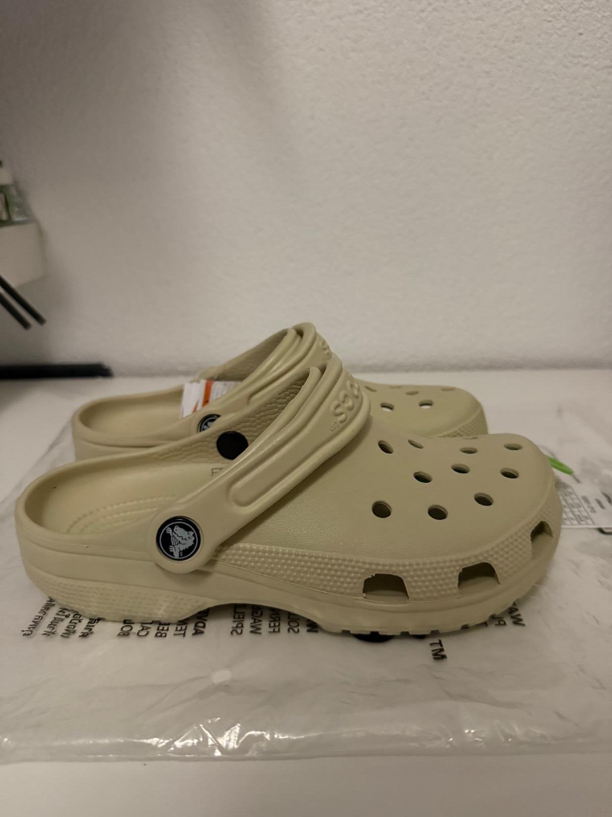 Nieuwe Crocs Classic Klompen - Beige, Maat 36-37, Verzenden, Nieuw, Beige, Slippers