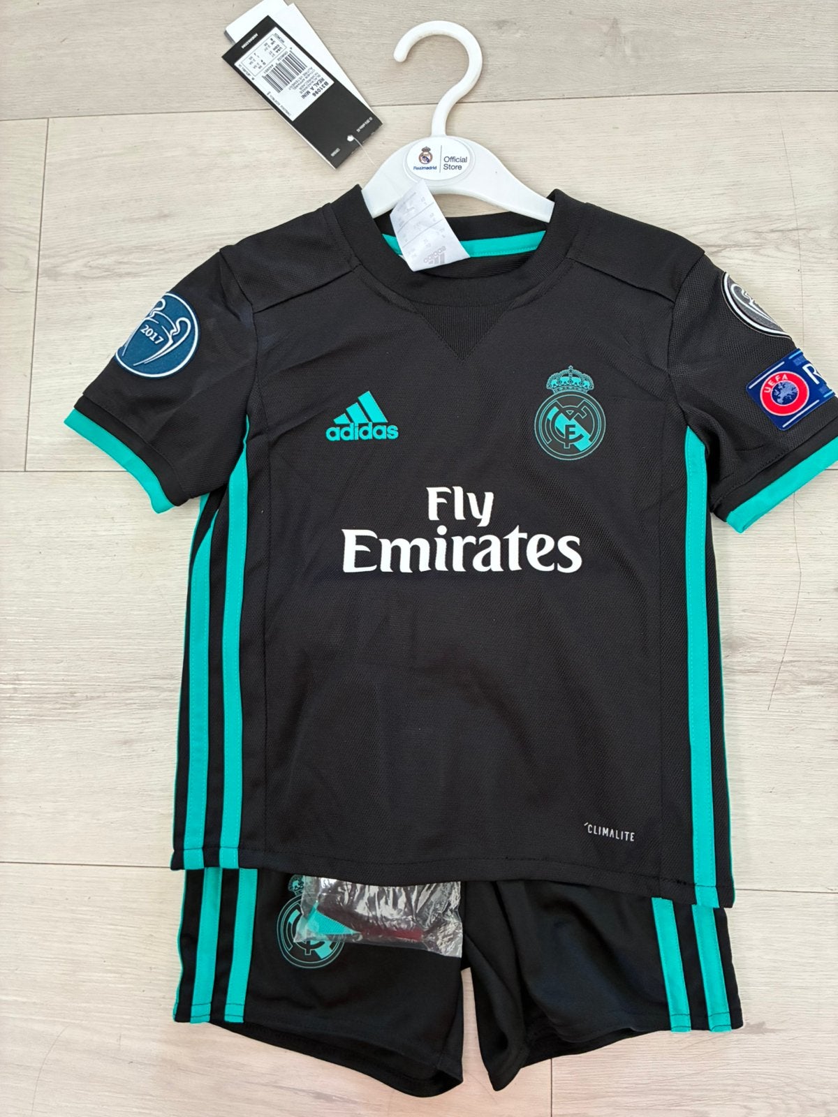 Origineel Real Madrid mini kit maat 98, Verzenden, Nieuw, Jongen of Meisje, Setje