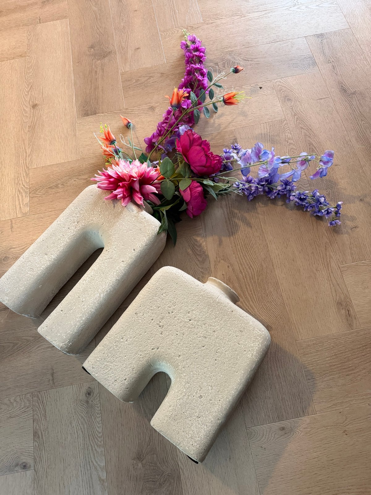 By Boo Vazen met Zijde Bloemen - Zo goed als nieuw, Ophalen, Beige, Inclusief decoratie, Zo goed als nieuw