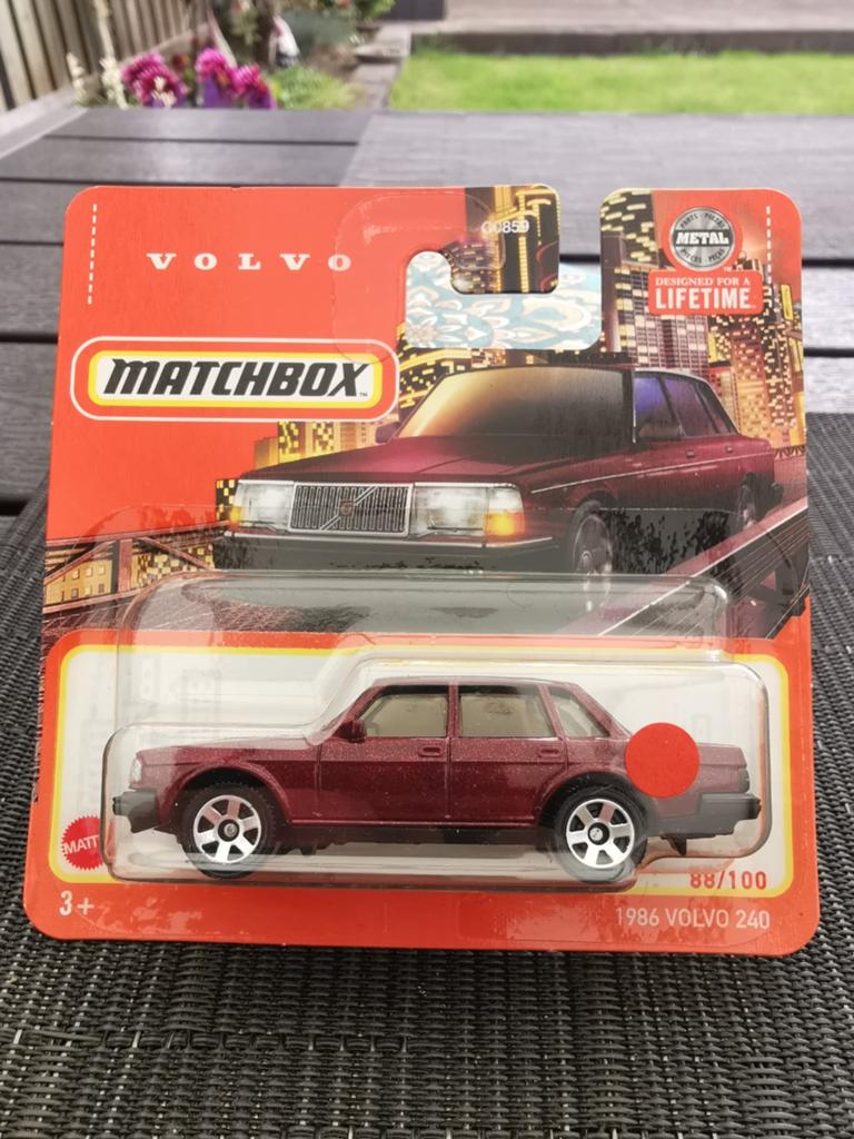 Matchbox 1986 Volvo 240 rood, Ophalen of Verzenden, Nieuw, Auto