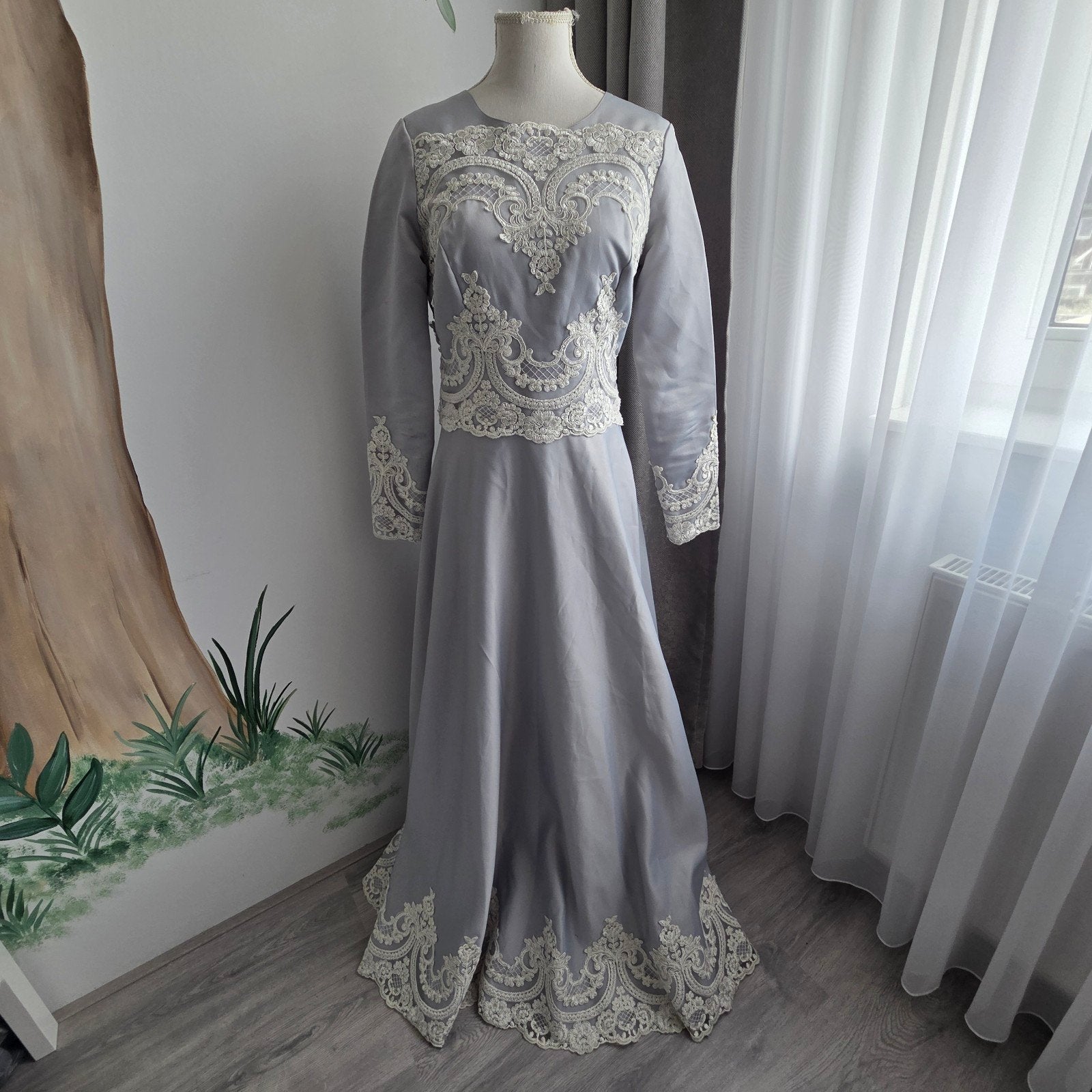 Elegante grijze jurk met kant - Moeder & Dochter set, Kleding | Dames, Ophalen of Verzenden, Zo goed als nieuw, Maat 36 (S), Grijs
