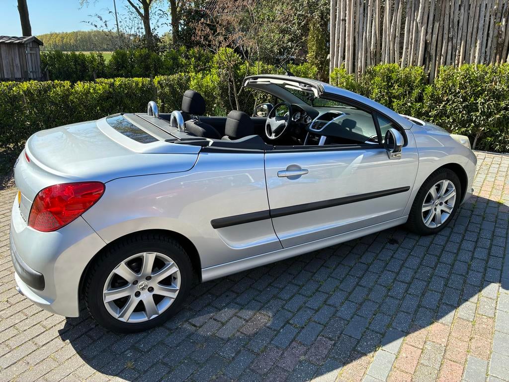 Peugeot cabrio 207 1.6 16V CC 88KW 2007 Grijs, Voorwielaandrijving, Zwart, Cabriolet, 4 stoelen