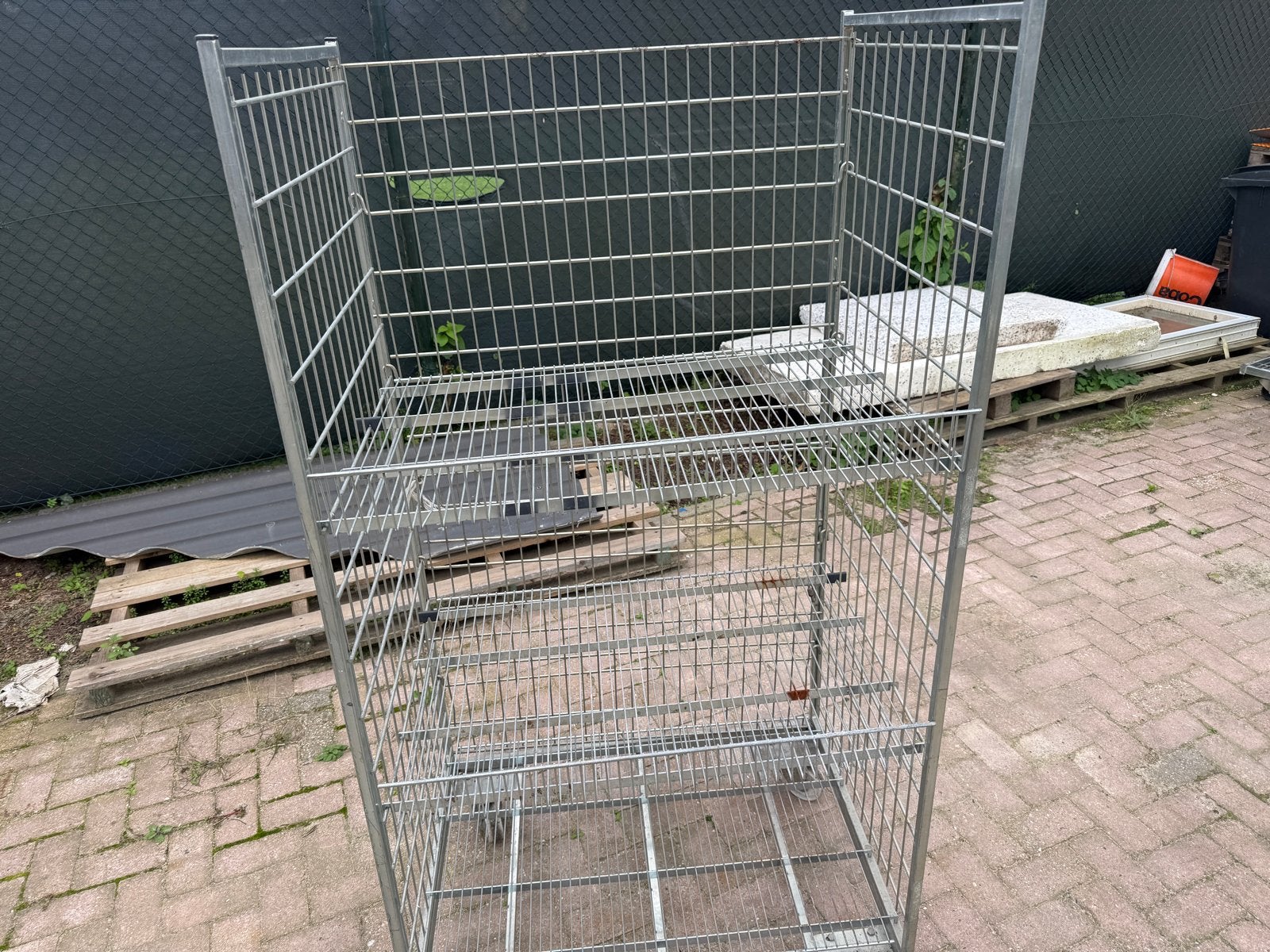 8x Grote metalen magazijnwagen / rolcontainer met legborden, Ophalen