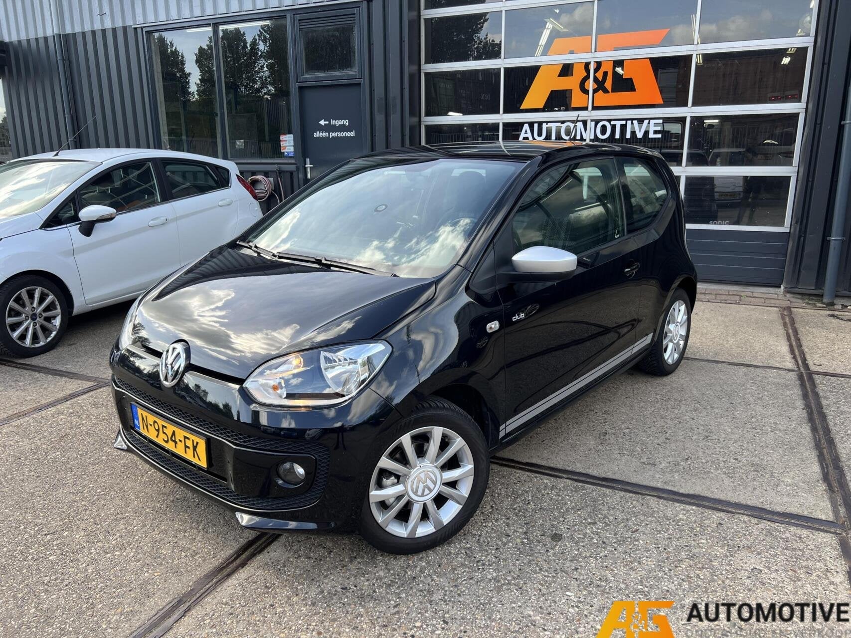 Volkswagen High Up! Club Edition 3DRS Zwart 2015 | Airco | S, Euro 5, Up!, Zwart, Handgeschakeld