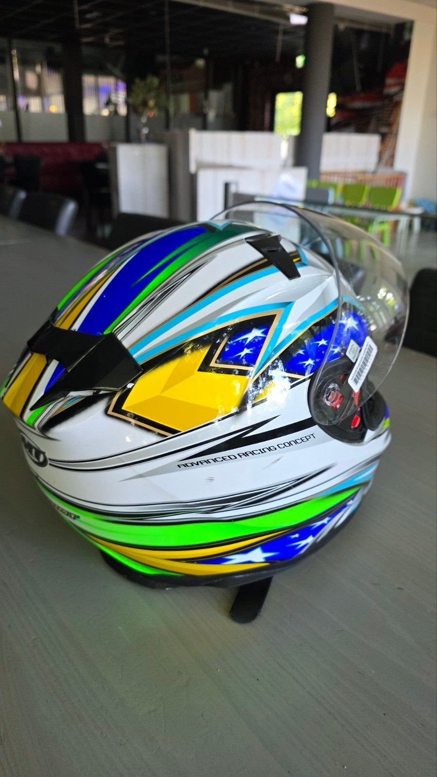MT Helmets opvallende Integraalhelm - Nieuwstaat, Motoren, Overige merken, M, MT Helmets, Heren