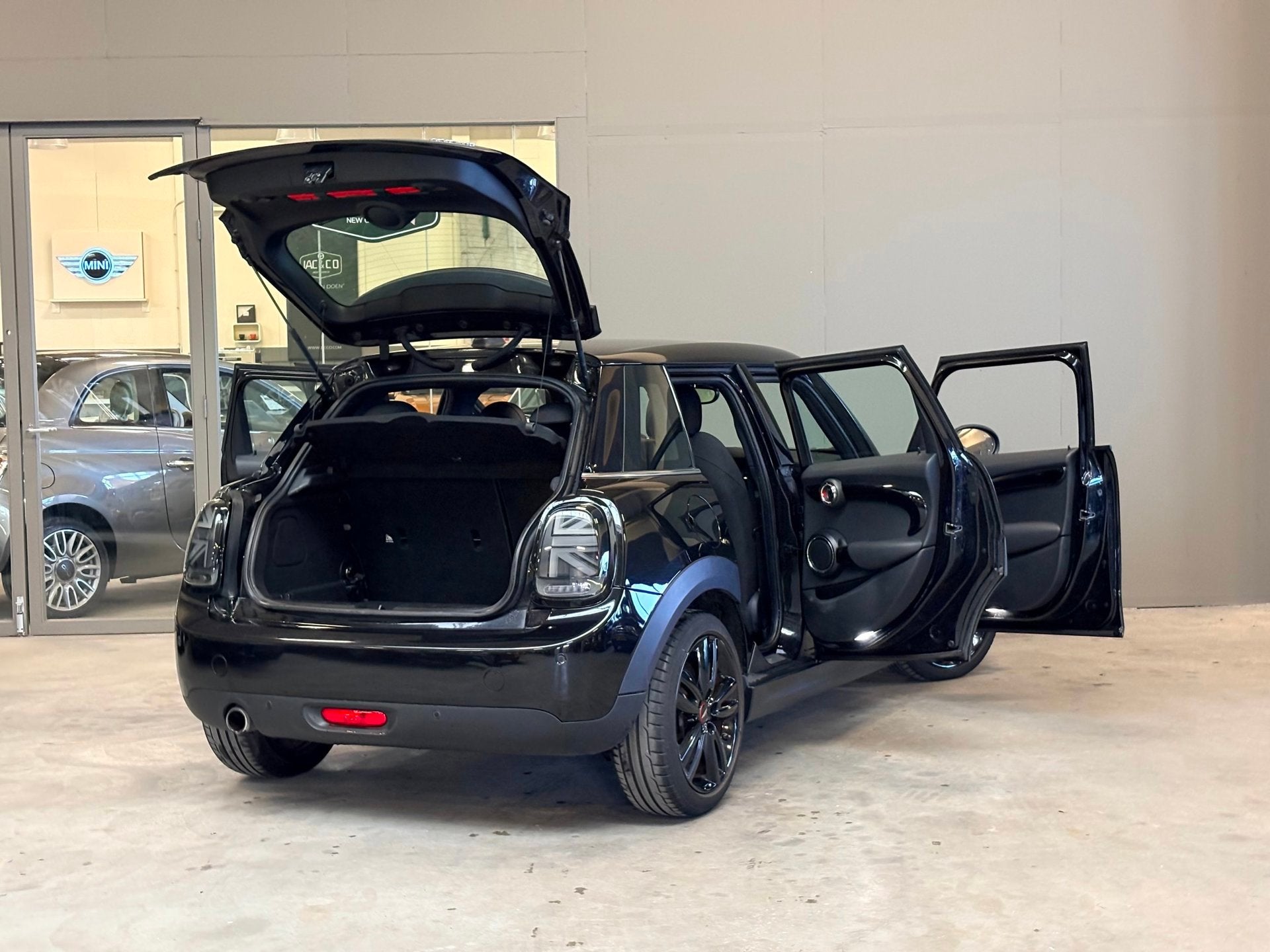 Mini Mini 1.5 Cooper Salt Business 5 deurs automaat, 136 pk, Gebruikt, Leder en Stof, Bedrijf