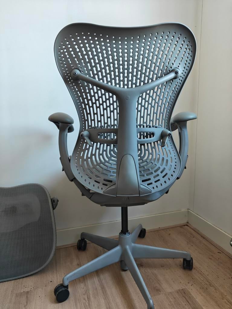 Herman Miller Mirra 1 (Refurbished) – Topstaat, Ophalen, Zo goed als nieuw, Grijs, Bureaustoel
