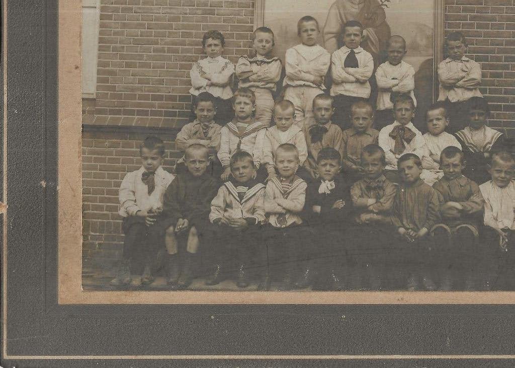 Den Haag Klas Onderwijzer van der Graaf 23 jongens 22-17 cm, Ophalen of Verzenden, Ongelopen, Zuid-Holland