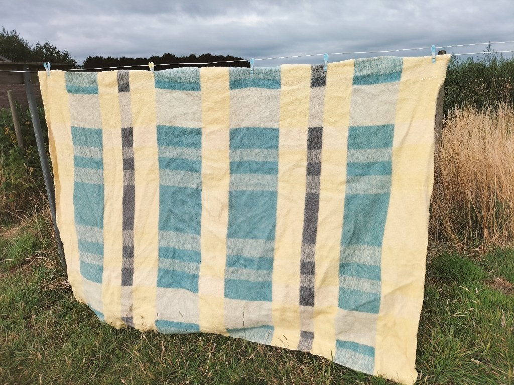 Vintage/ retro scheerwollen deken uit Nederland  220x160, Huis en Inrichting, Slaapkamer | Beddengoed, Gebruikt, Blauw, Na, Ophalen of Verzenden