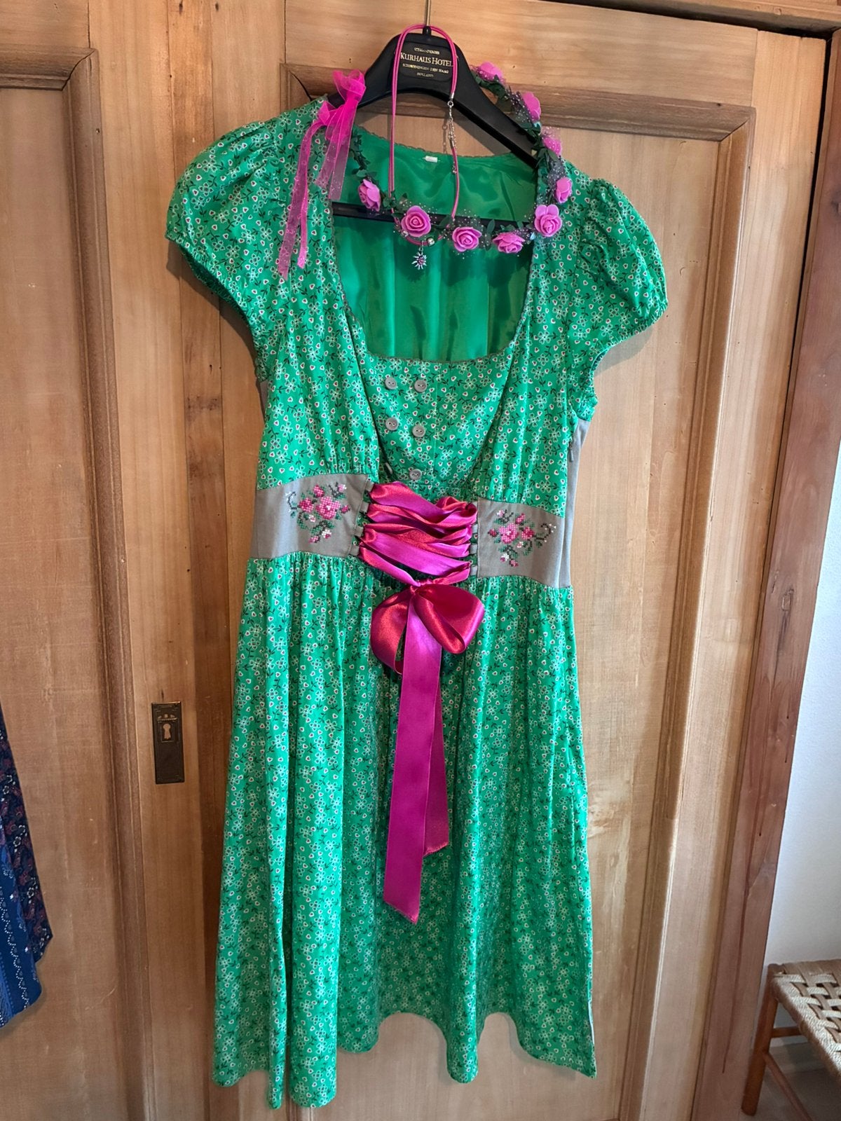 Groen roze dirndl maat 38/40, Kleding | Dames, Carnavalskleding en Feestkleding, Ophalen, Zo goed als nieuw, Maat 38/40 (M), Overige thema's