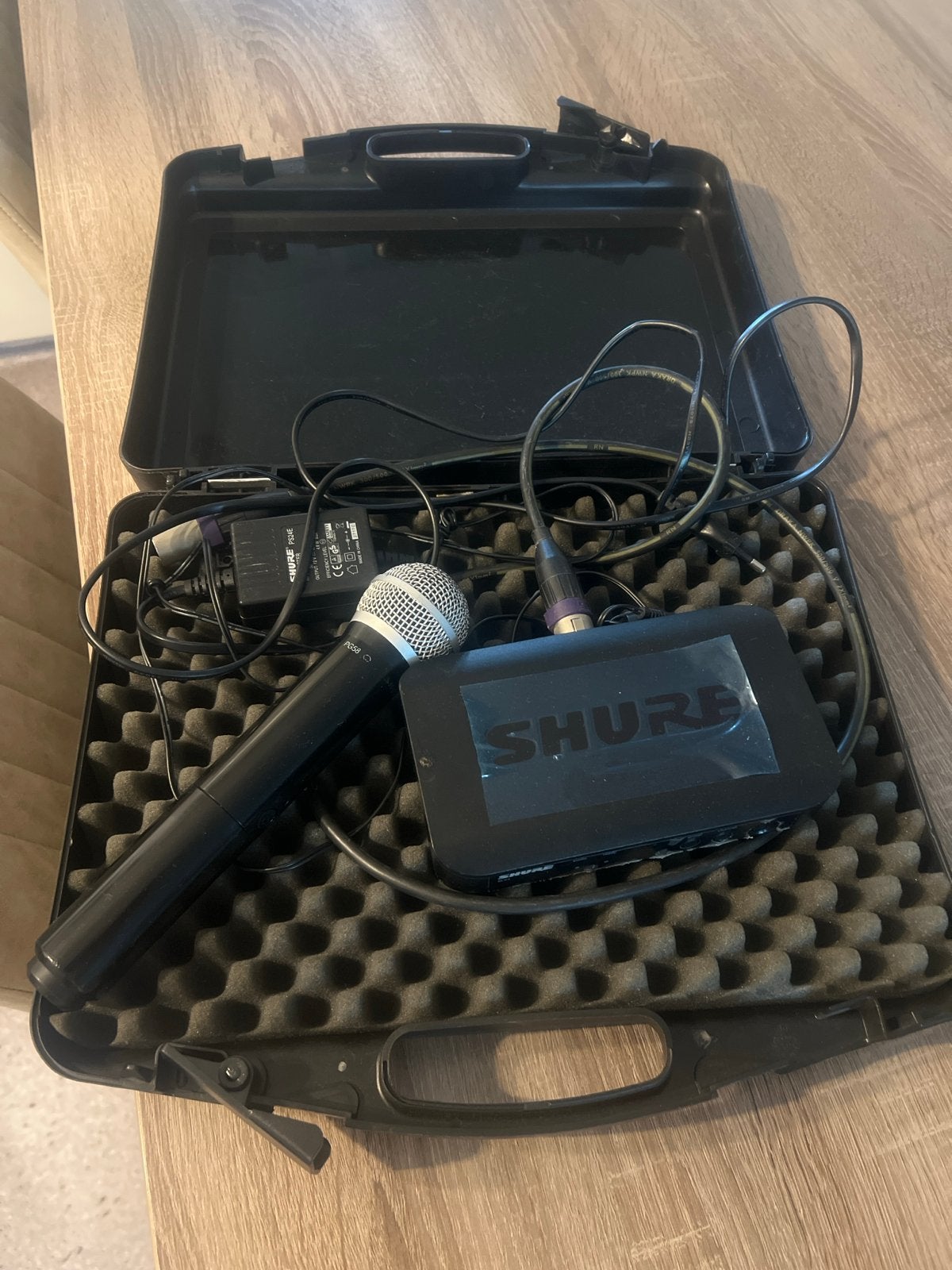 Shure Draadloze Microfoon Set - Zangmicrofoon, Ophalen of Verzenden, Gebruikt, Zangmicrofoon, Draadloos