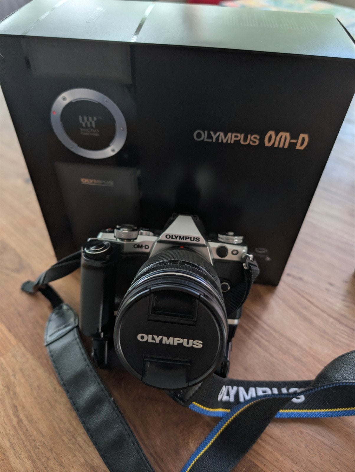 Olympus OM-D E-M5 Mark II met 14-150mm lens en batterygrip, Ophalen, Zo goed als nieuw, Olympus