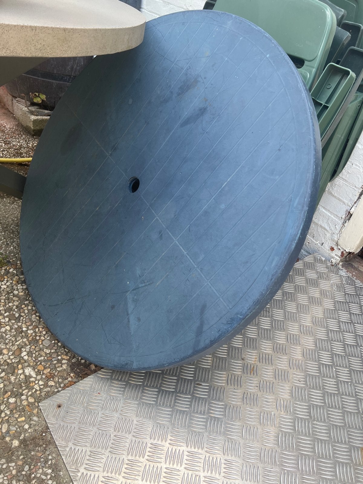 Ronde kunststof tafel gratis af te halen, Ophalen, Gebruikt, Rond, Kunststof