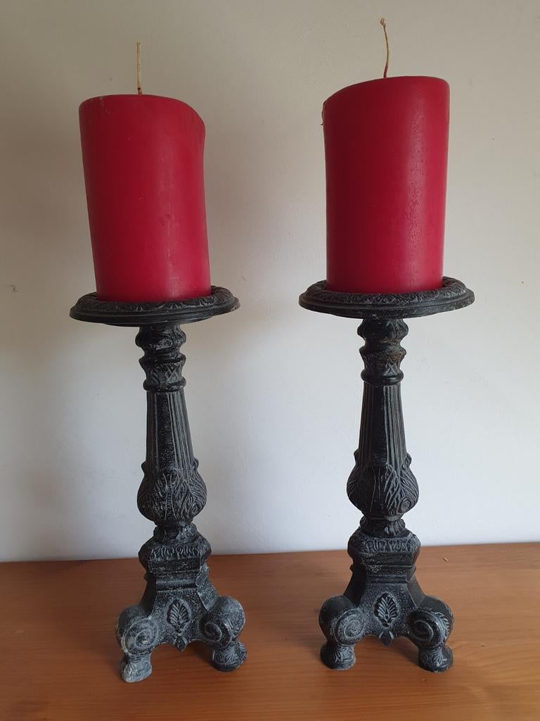 2 antieke kandelaars met kaarsen, Ophalen of Verzenden