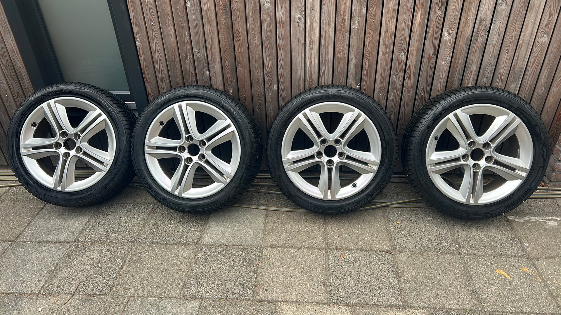 Saab 9-3 velgen met vredestein winterbanden 2000km oud!, Auto-onderdelen, Banden en Velgen, Ophalen, Banden en Velgen, Nieuw, 17 inch