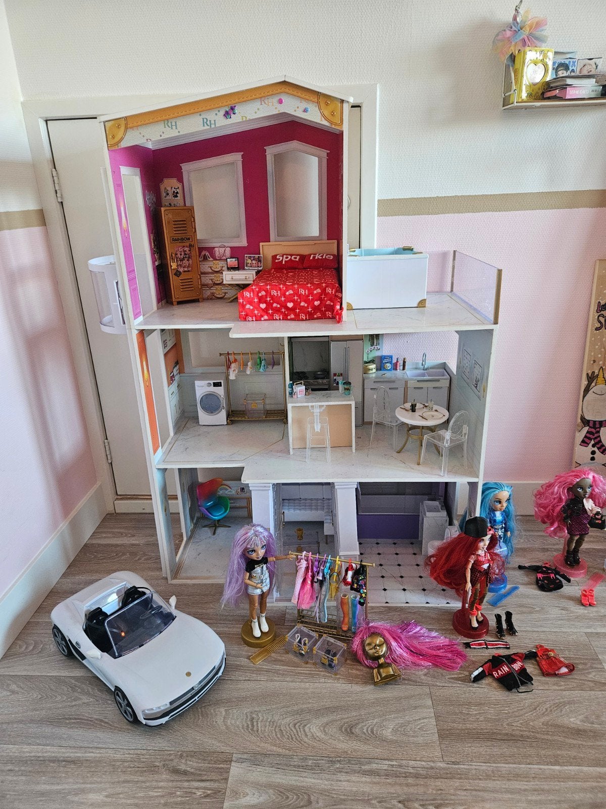 Compleet Rainbow High poppenhuis met meubels en accessoires, Ophalen, Zo goed als nieuw, Poppenhuis