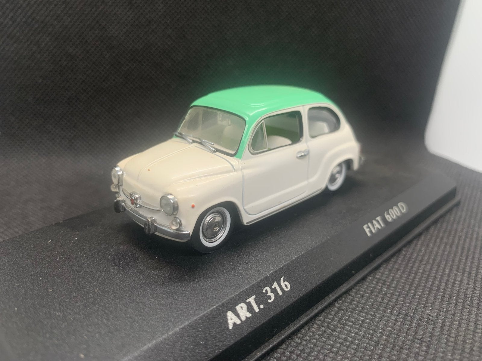 Detailcars Fiat 600 D 1:43 OVP, Verzenden, Zo goed als nieuw, Auto, Overige merken